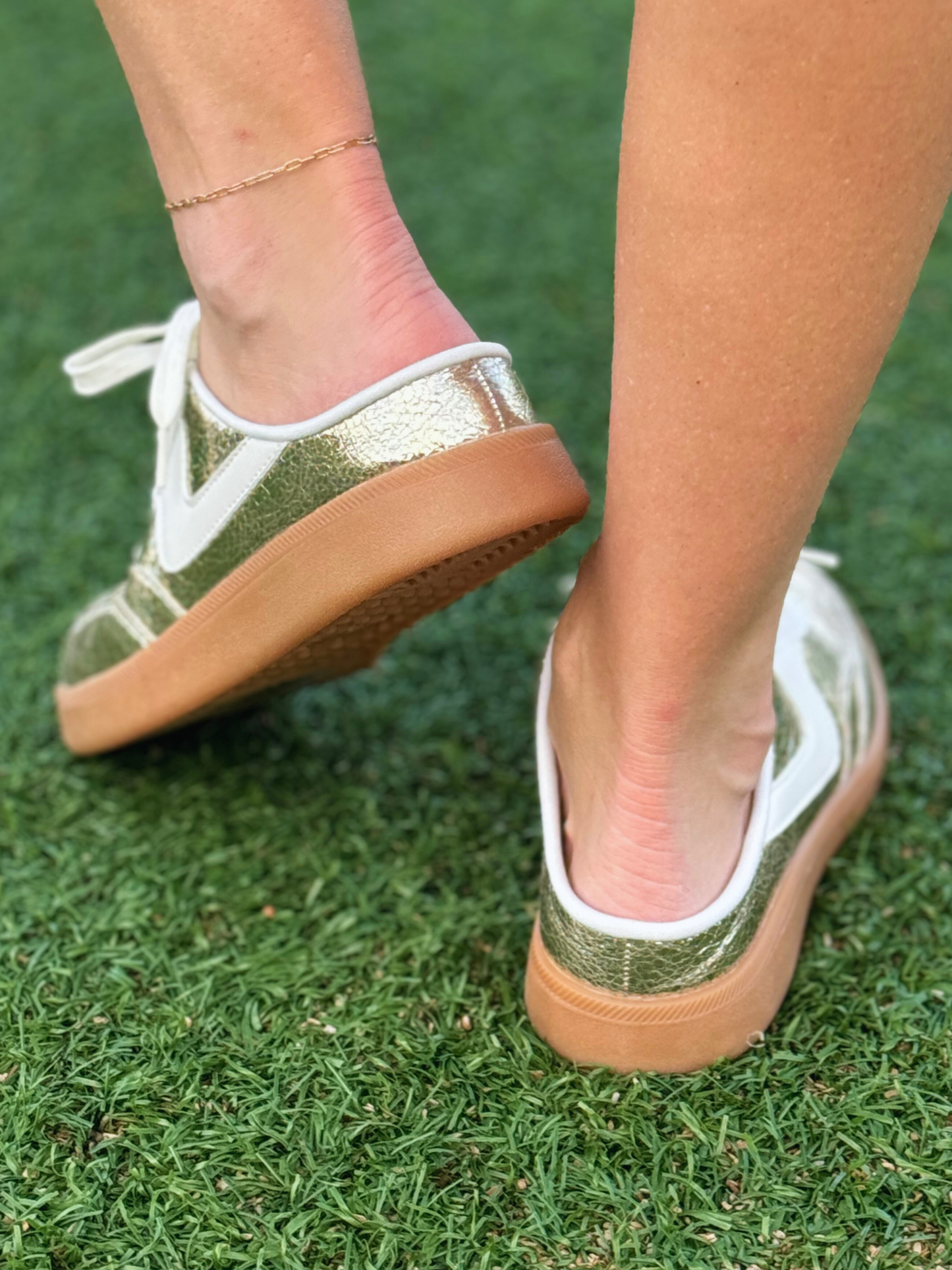 Bella Sneakers