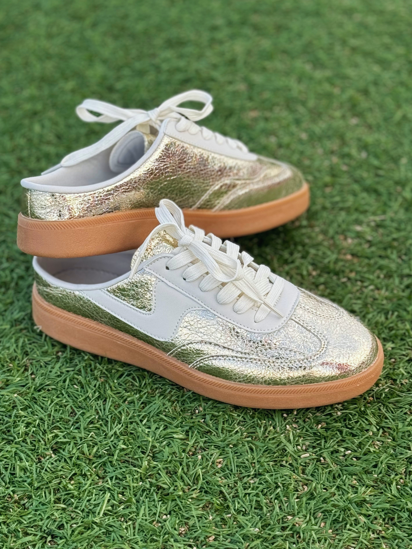 Bella Sneakers