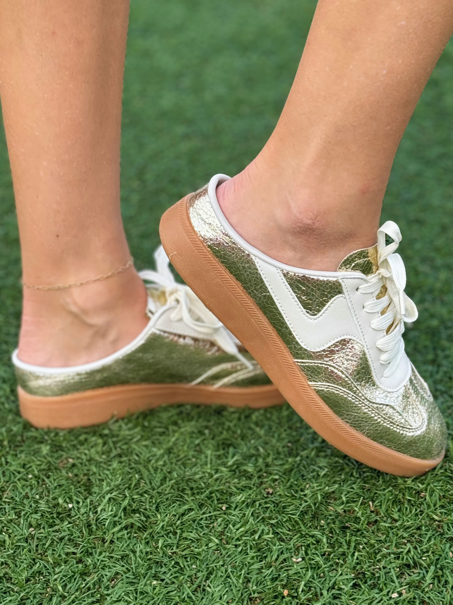 Bella Sneakers