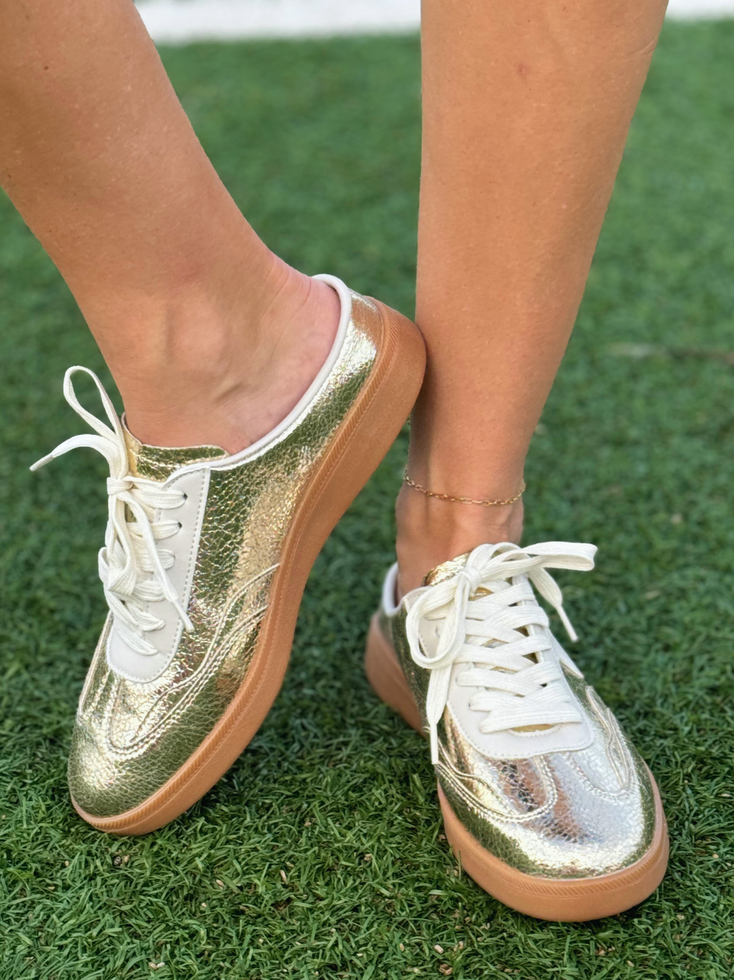 Bella Sneakers
