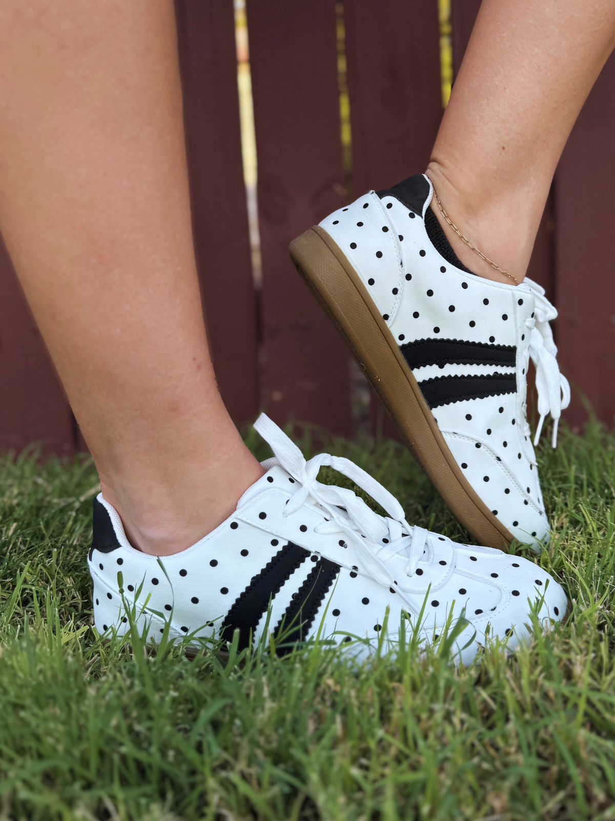 Clara Sneakers